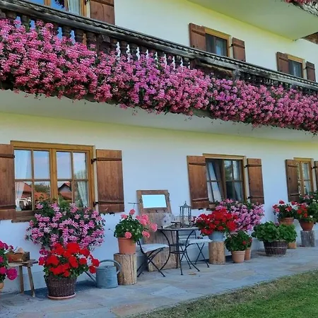 Broslhof Appartement *